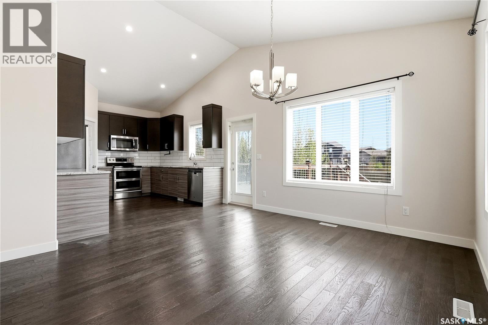 270 Newton Link, Saskatoon, SK - Indoor Photo Showing Kitchen