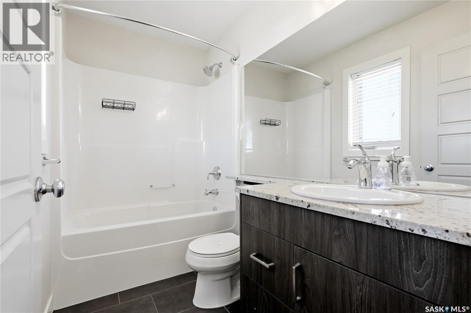 270 Newton Link, Saskatoon, SK - Indoor Photo Showing Bathroom