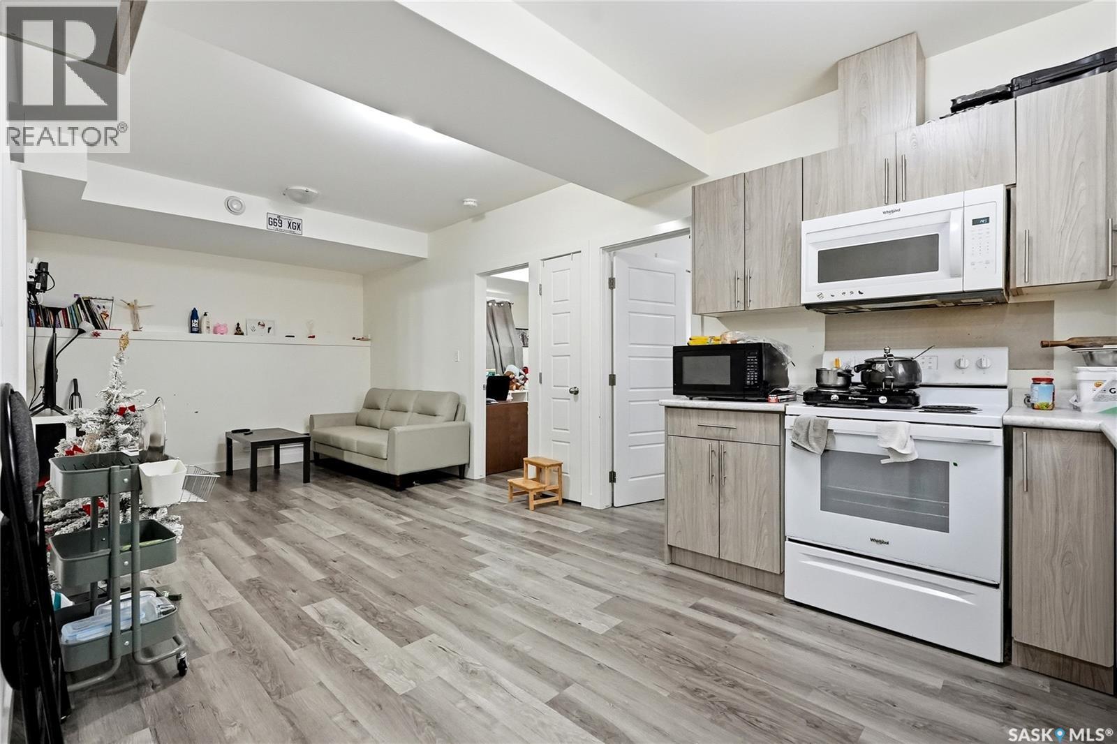 270 Newton Link, Saskatoon, SK - Indoor Photo Showing Kitchen