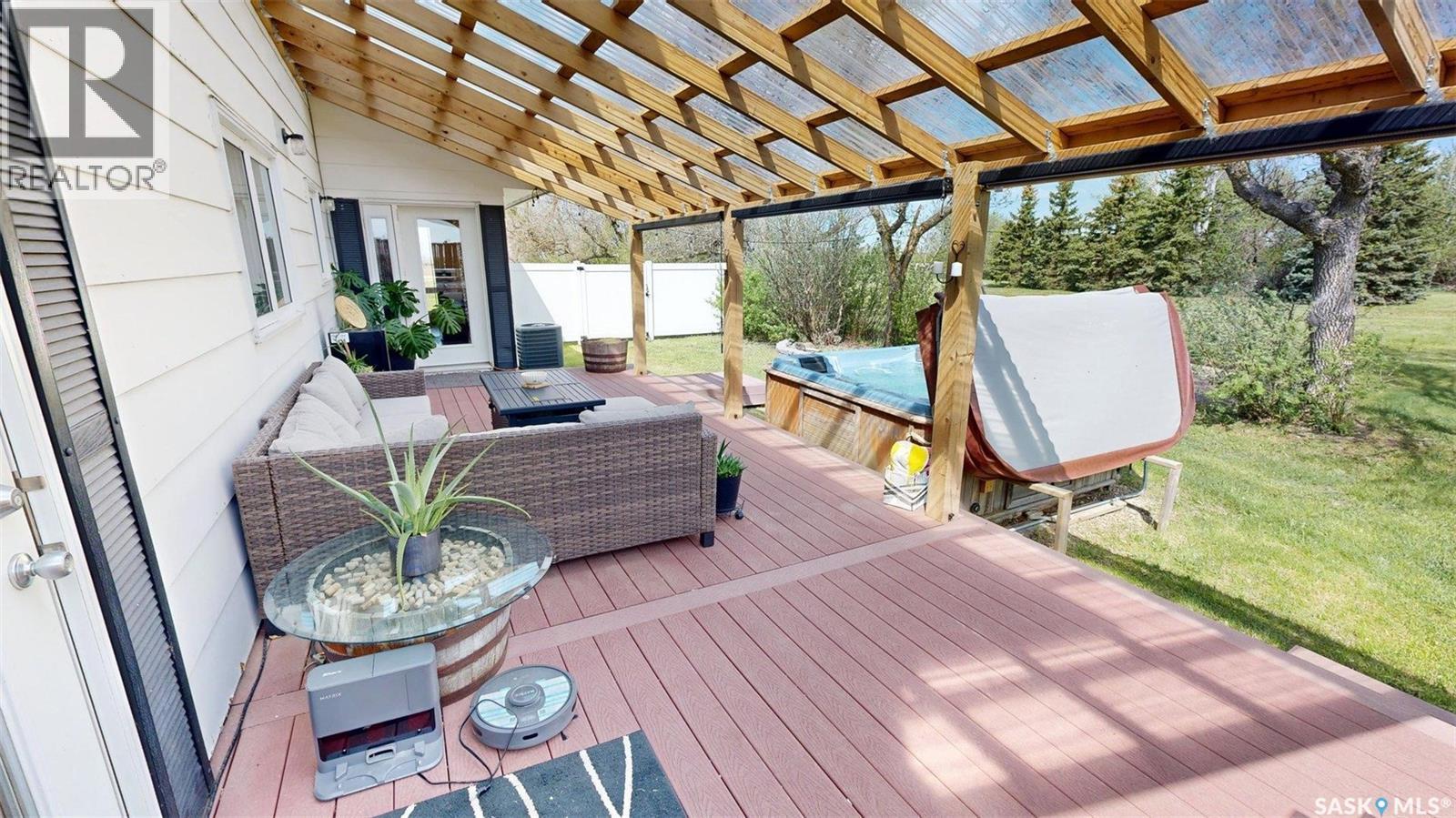 Sw22-15-15-W2, Rm Of Francis #127 Sk, Francis Rm No. 127, SK - Outdoor With Deck Patio Veranda With Exterior