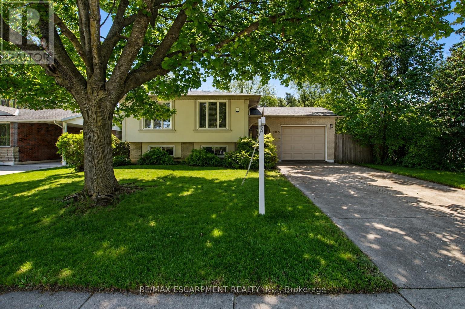 304 St Andrews Drive, Hamilton, ON - Outdoor