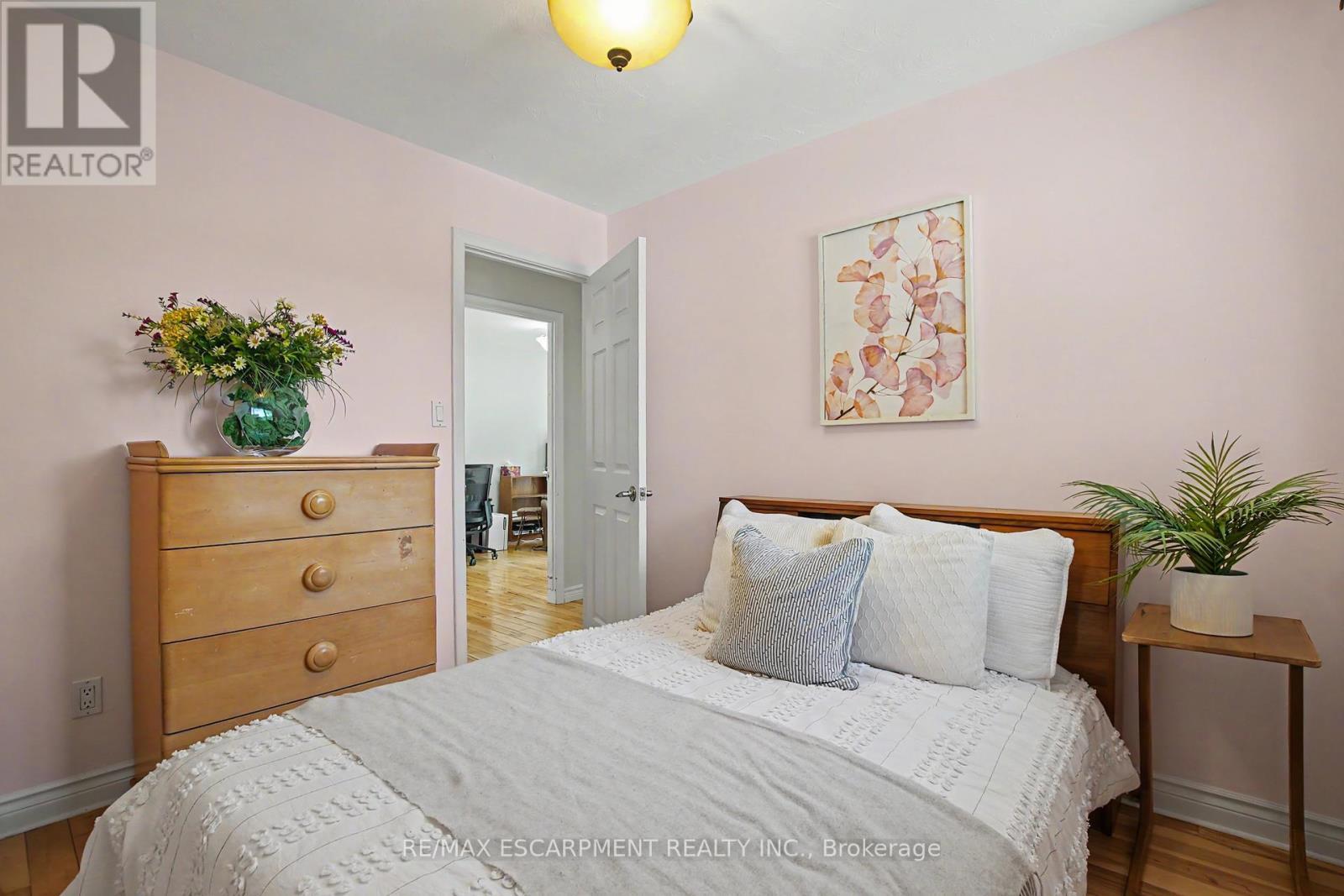 304 St Andrews Drive, Hamilton, ON - Indoor Photo Showing Bedroom