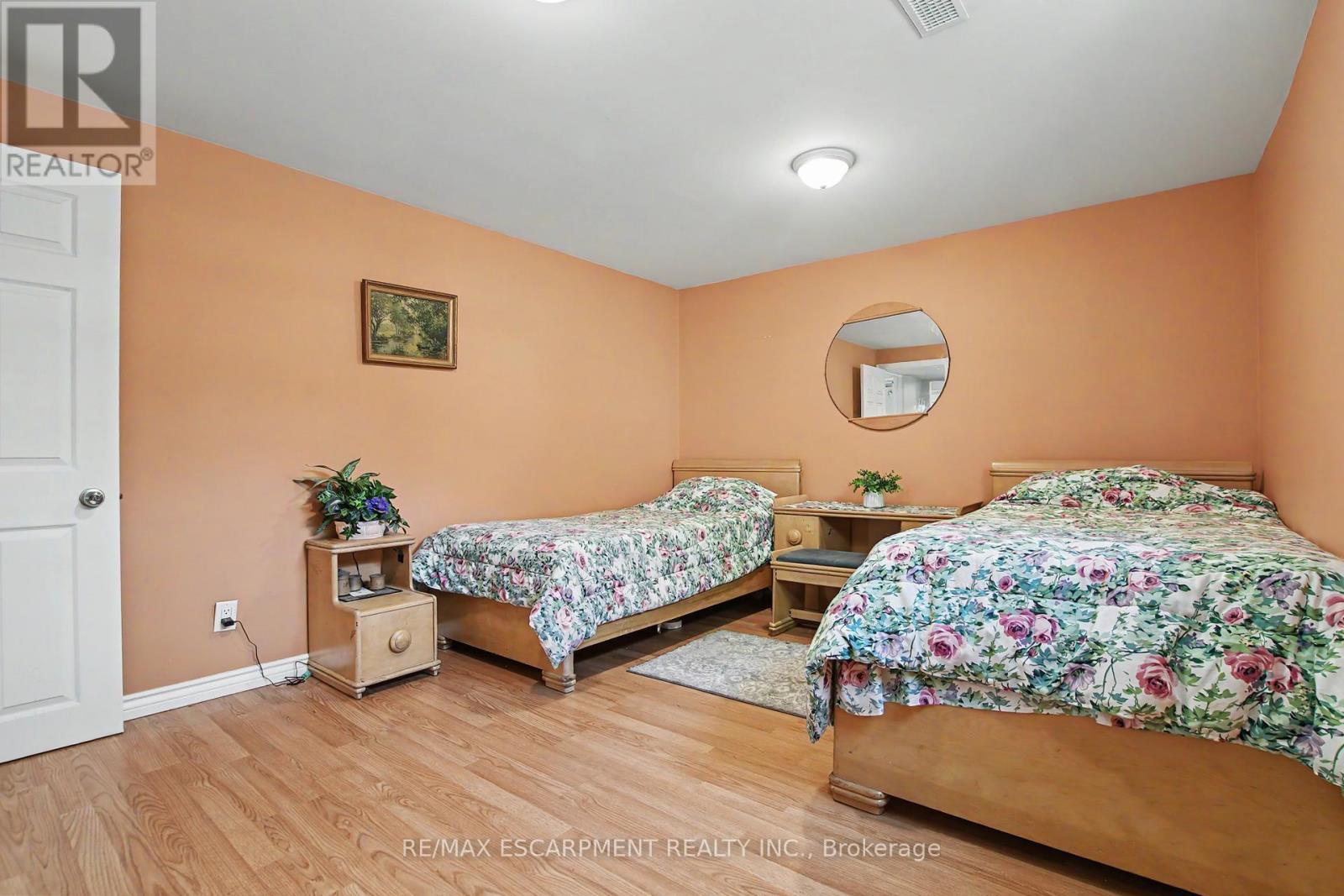 304 St Andrews Drive, Hamilton, ON - Indoor Photo Showing Bedroom
