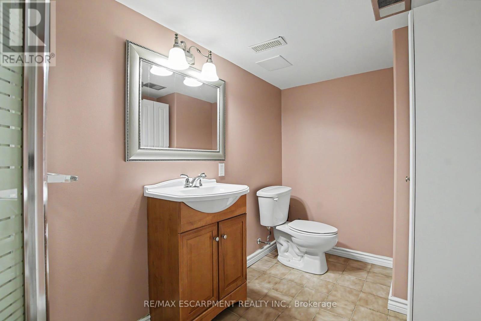 304 St Andrews Drive, Hamilton, ON - Indoor Photo Showing Bathroom