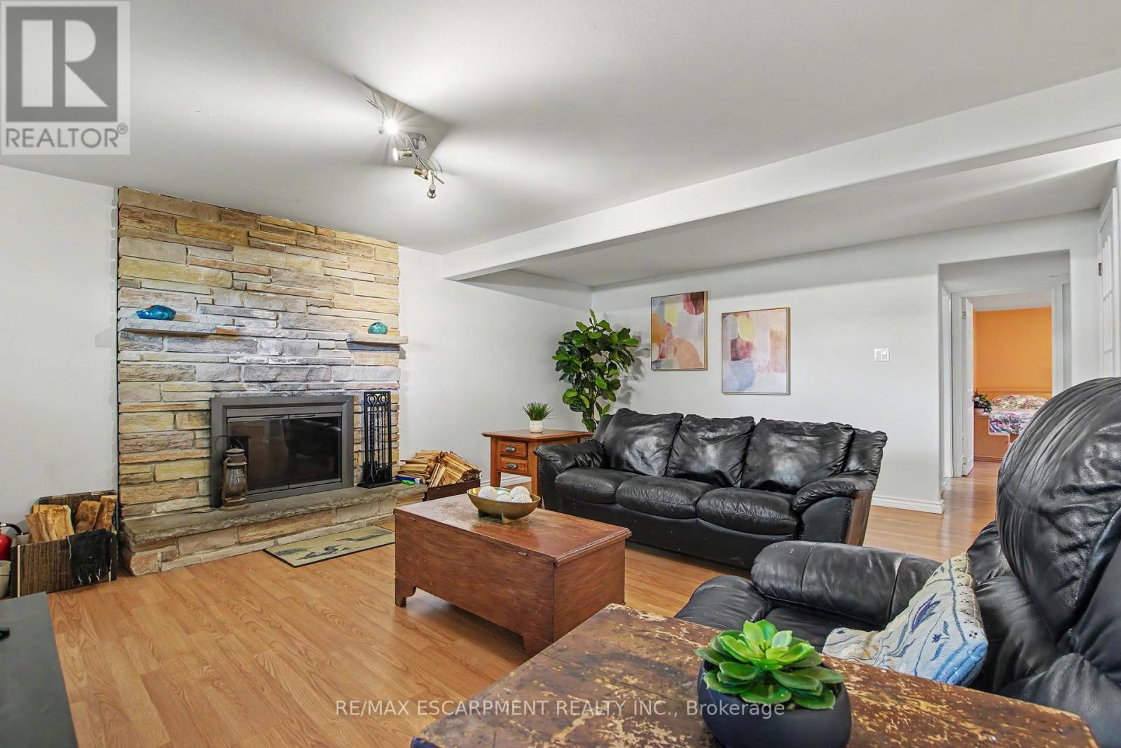 304 St Andrews Drive, Hamilton, ON - Indoor Photo Showing Living Room With Fireplace