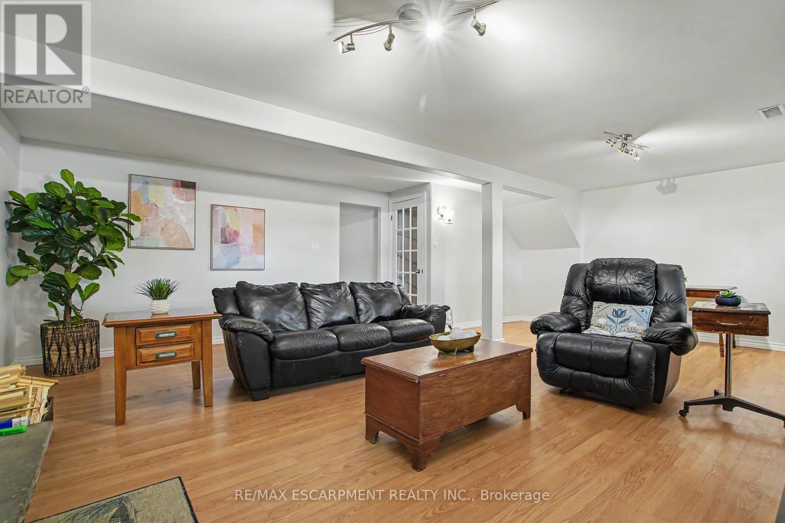 304 St Andrews Drive, Hamilton, ON - Indoor Photo Showing Living Room
