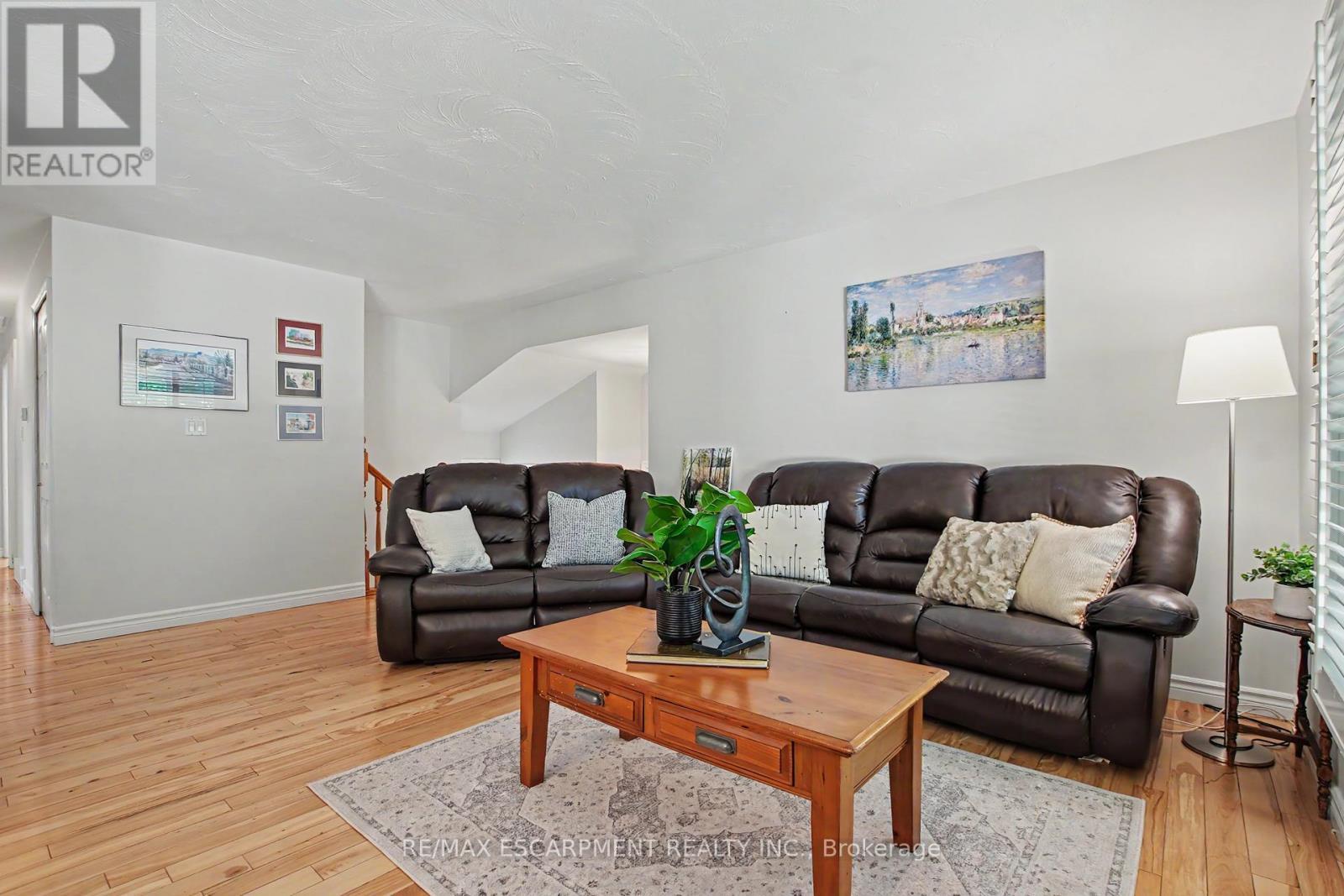 304 St Andrews Drive, Hamilton, ON - Indoor Photo Showing Living Room