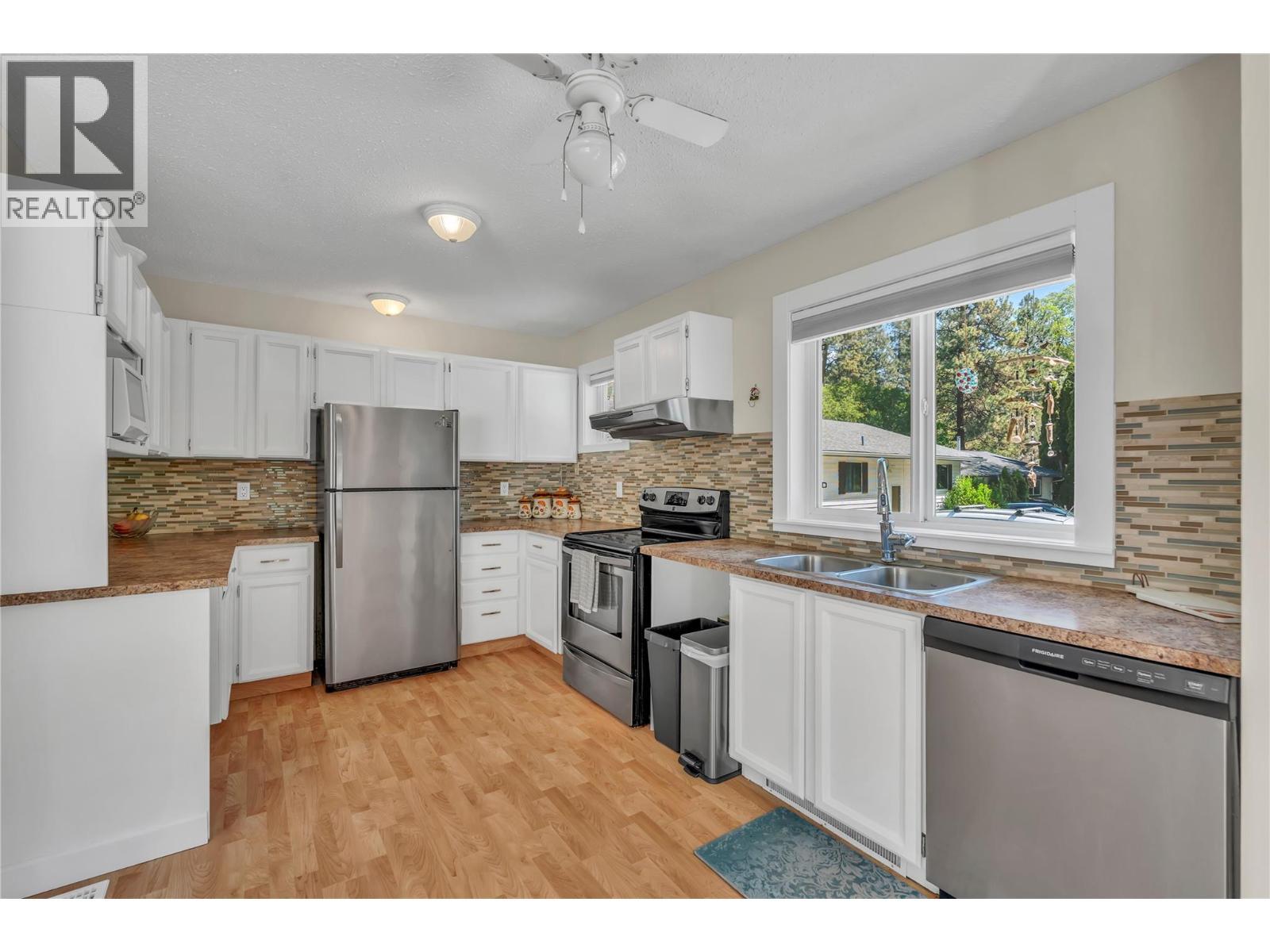 14406 Latimer Avenue, Summerland, BC - Indoor Photo Showing Kitchen With Double Sink