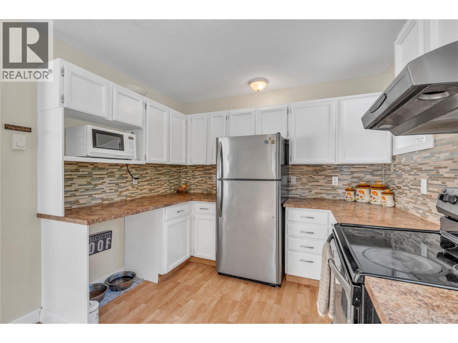 14406 Latimer Avenue, Summerland, BC - Indoor Photo Showing Kitchen