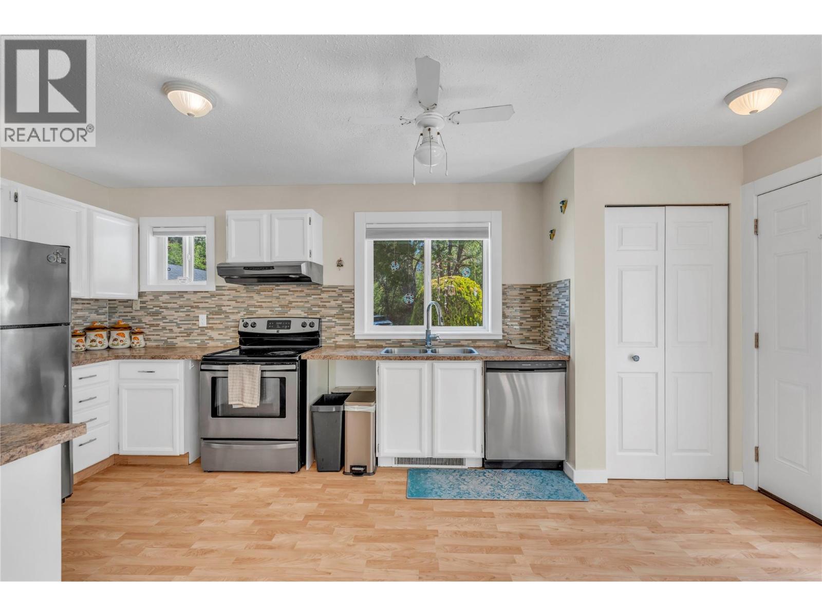 14406 Latimer Avenue, Summerland, BC - Indoor Photo Showing Kitchen With Double Sink