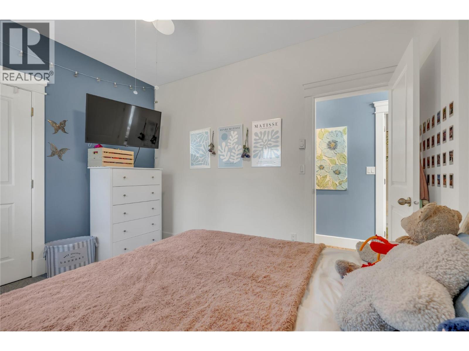 14406 Latimer Avenue, Summerland, BC - Indoor Photo Showing Bedroom