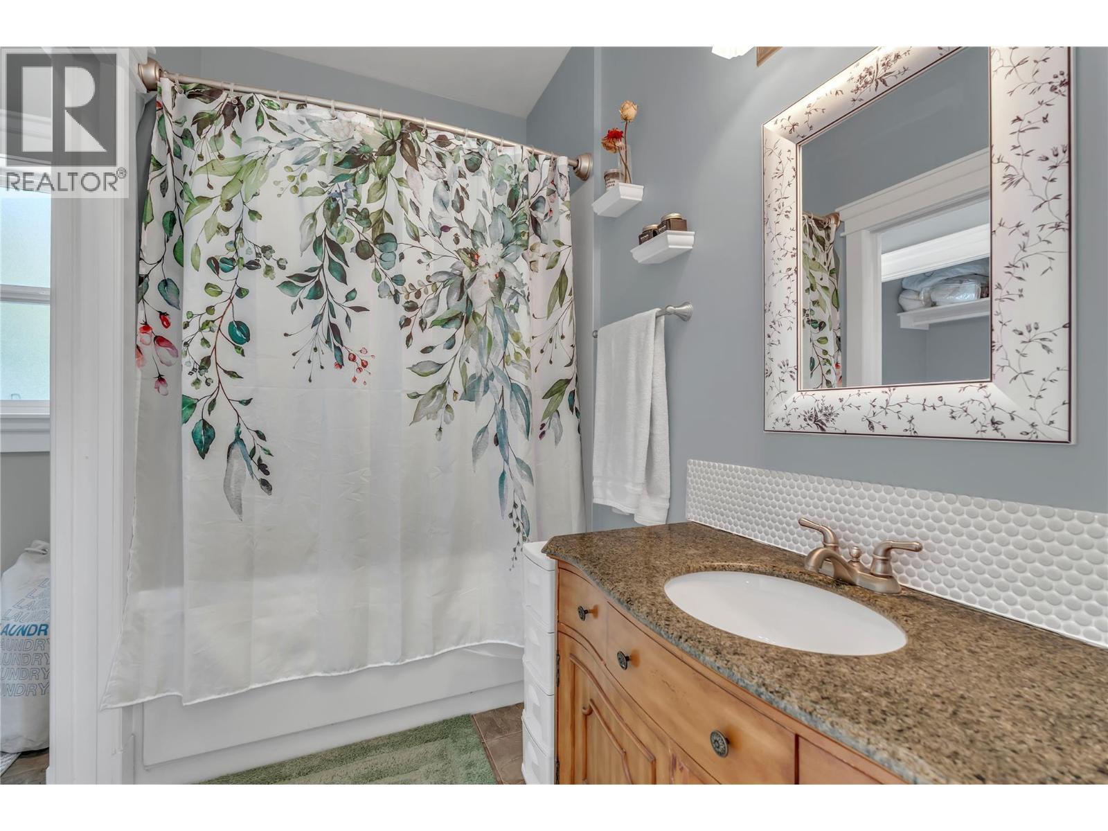 14406 Latimer Avenue, Summerland, BC - Indoor Photo Showing Bathroom