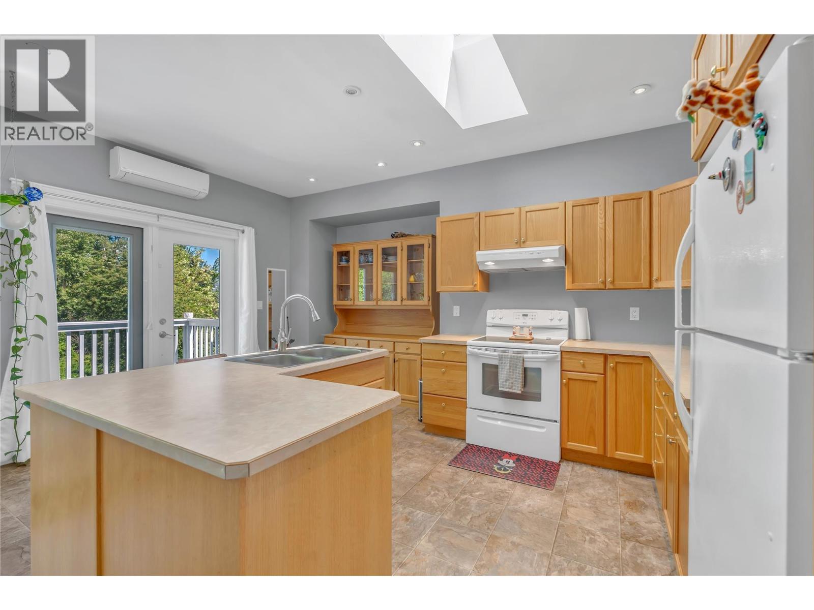 14406 Latimer Avenue, Summerland, BC - Indoor Photo Showing Kitchen With Double Sink