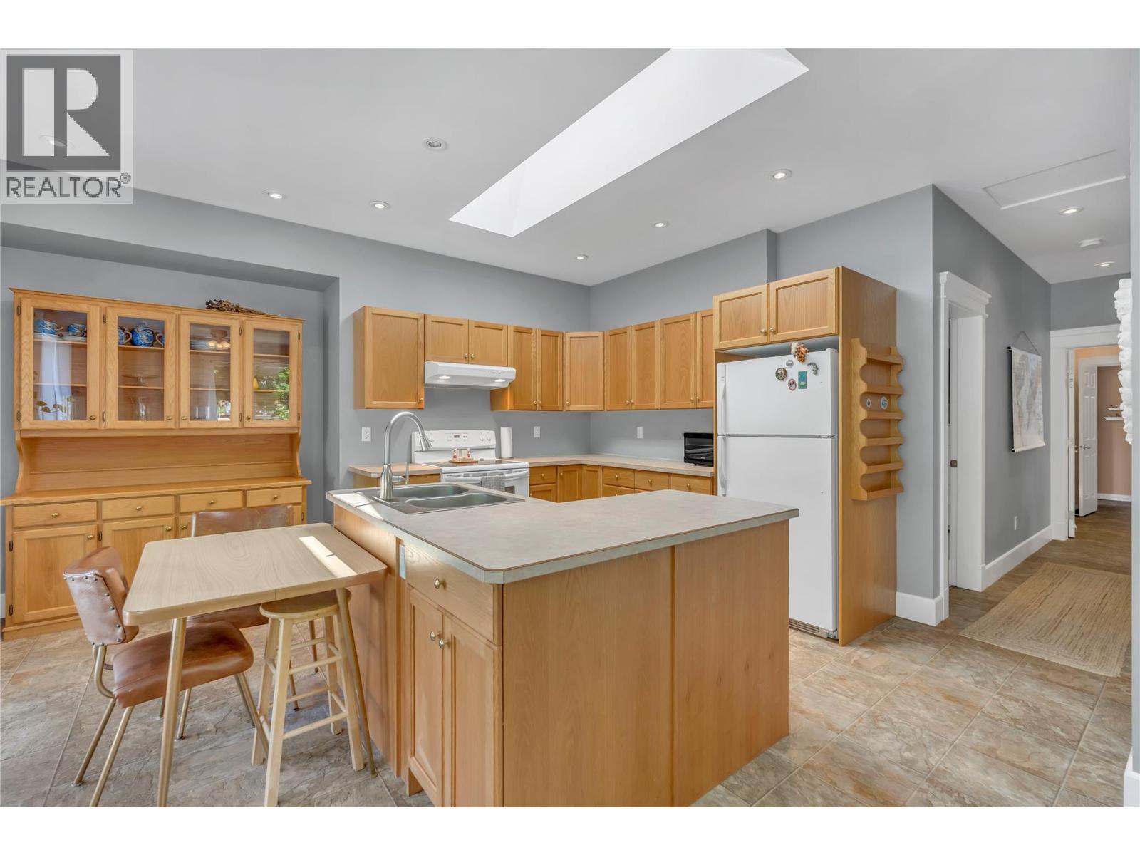14406 Latimer Avenue, Summerland, BC - Indoor Photo Showing Kitchen With Double Sink