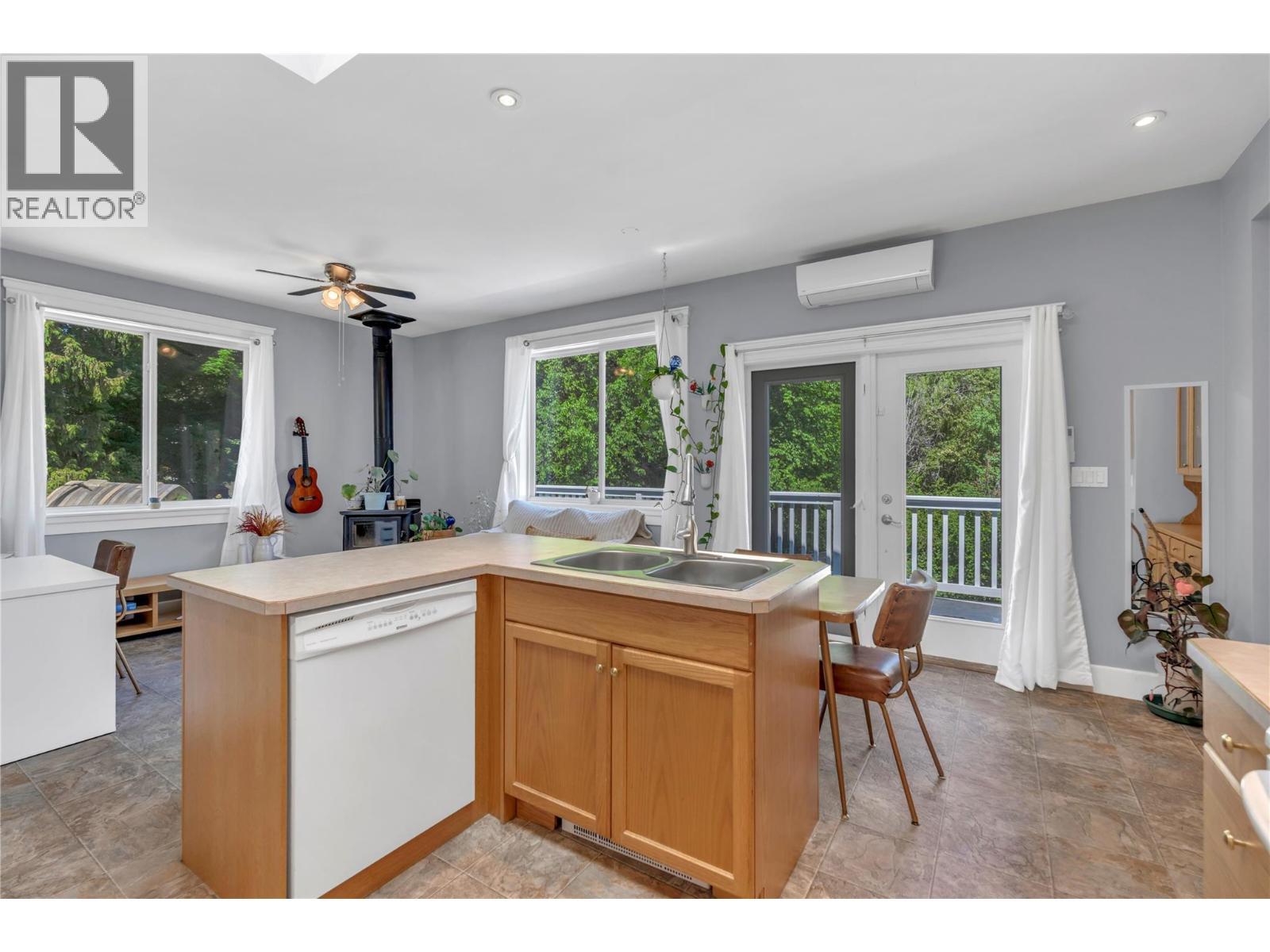 14406 Latimer Avenue, Summerland, BC - Indoor