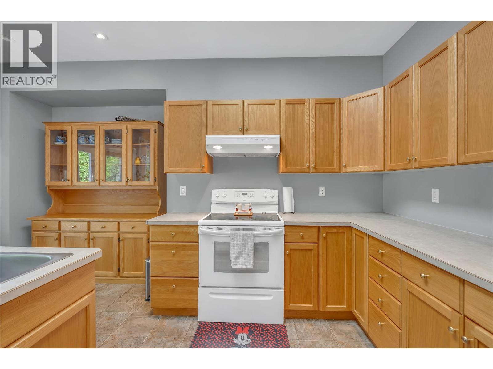 14406 Latimer Avenue, Summerland, BC - Indoor Photo Showing Kitchen