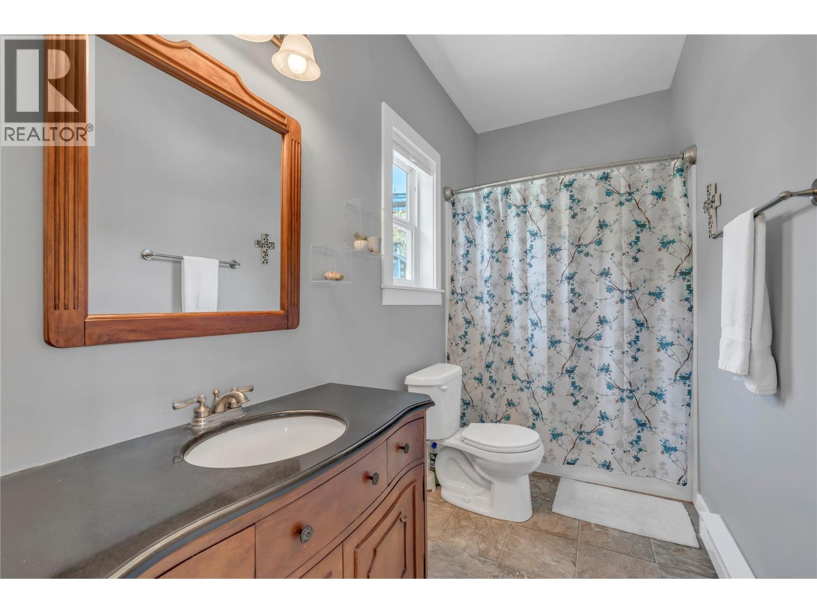 14406 Latimer Avenue, Summerland, BC - Indoor Photo Showing Bathroom