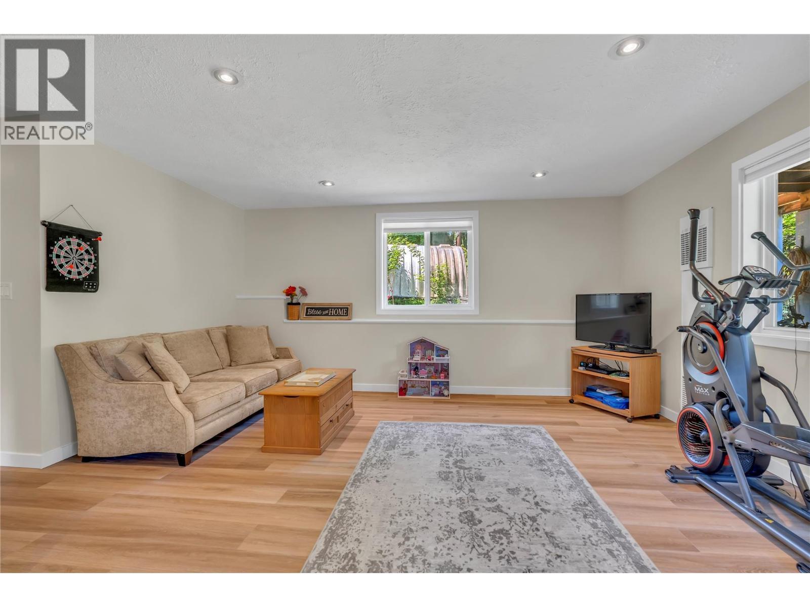 14406 Latimer Avenue, Summerland, BC - Indoor