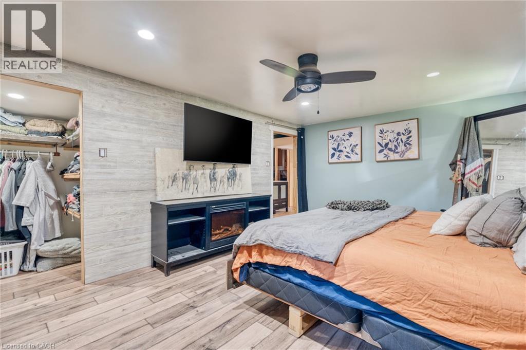 Bedroom featuring wood-finish flooring, recessed lighting, and a ceiling fan - 151 Winchester Boulevard, Hamilton, ON - Indoor Photo Showing Bedroom