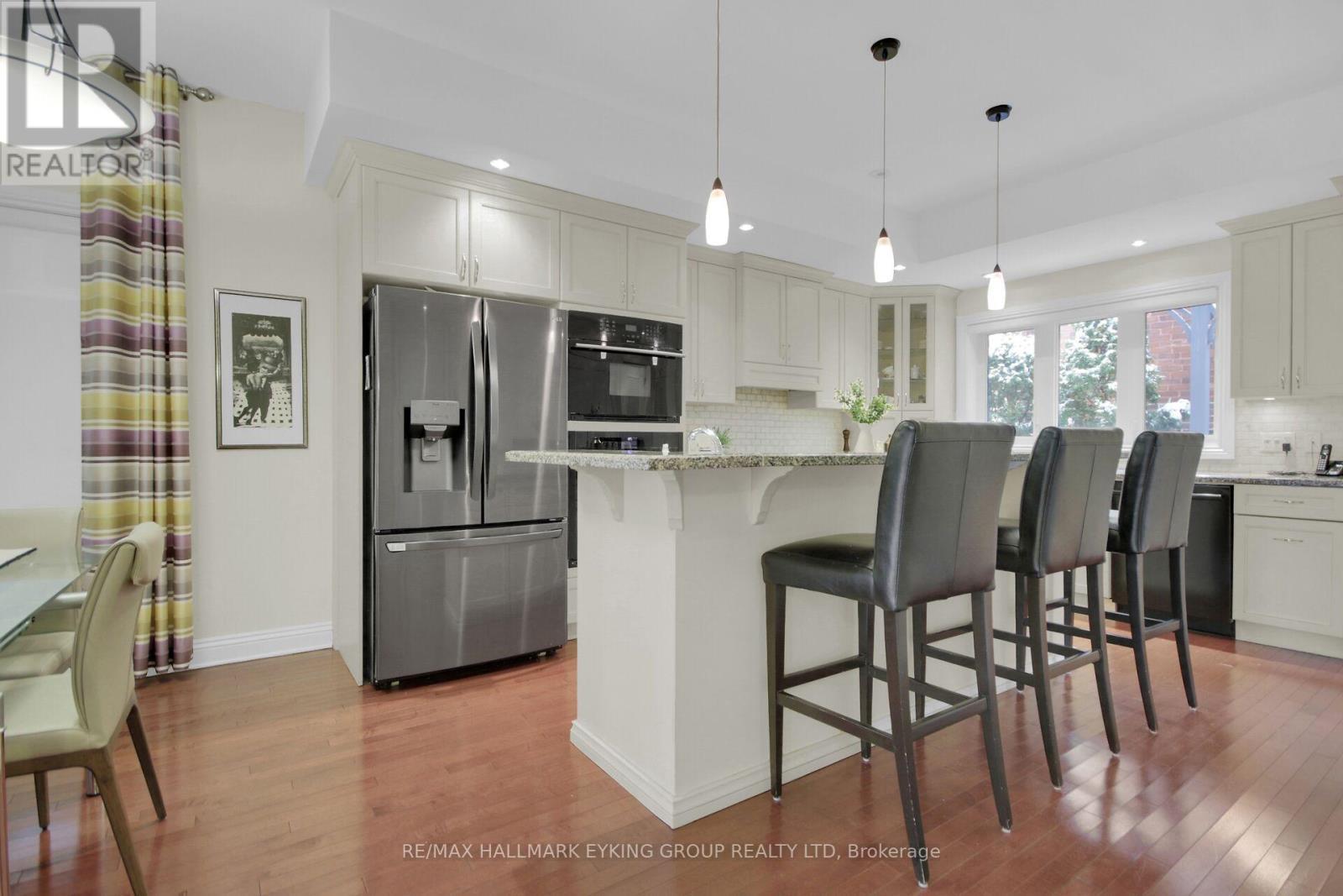 121 Macdonald Street, Ottawa, ON - Indoor Photo Showing Kitchen With Upgraded Kitchen