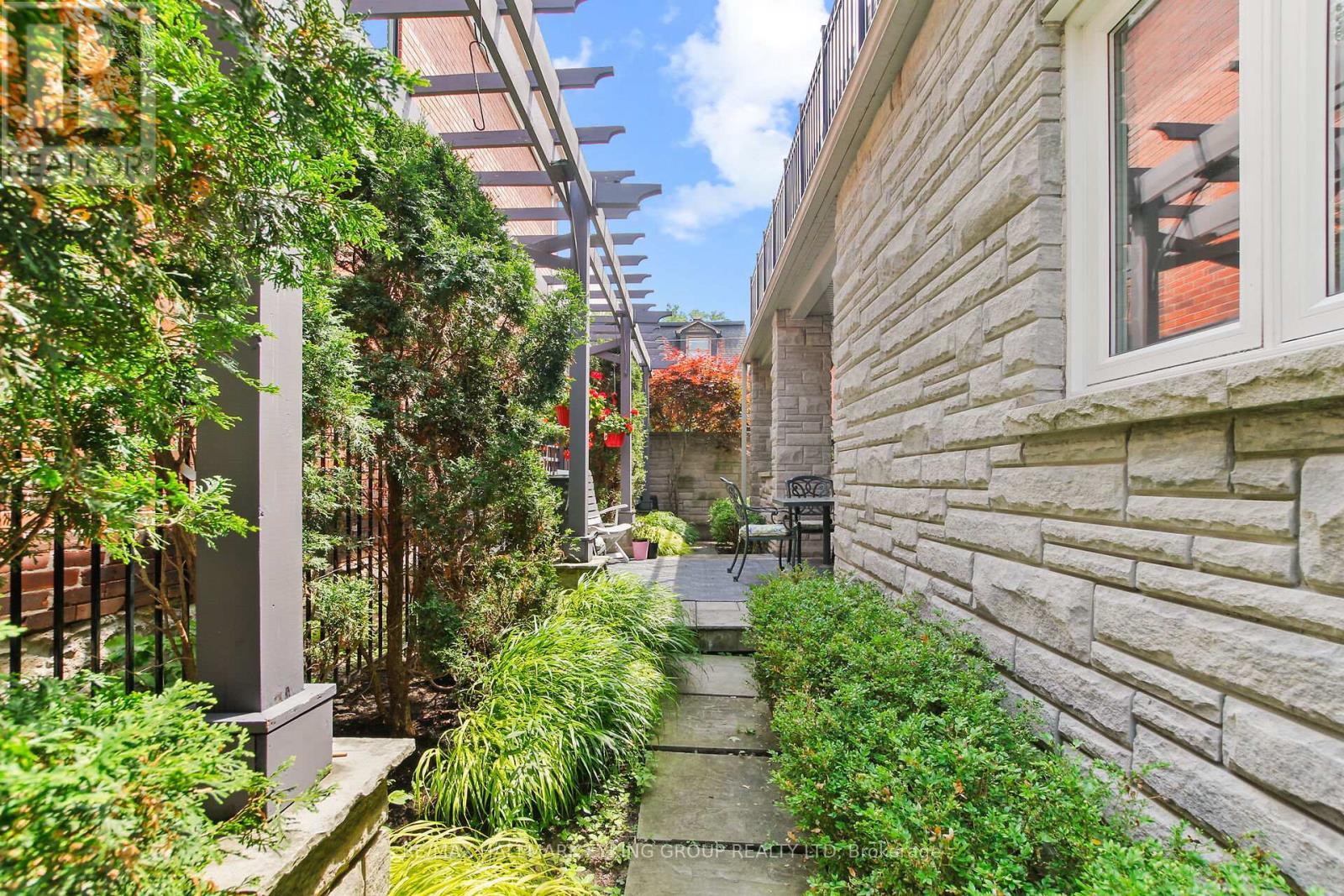 121 Macdonald Street, Ottawa, ON - Outdoor With Exterior