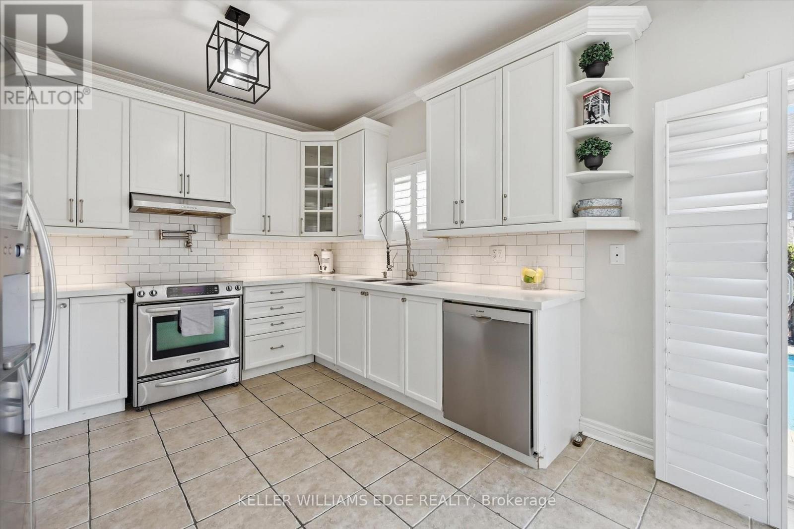 5444 Sundial Road, Burlington, ON - Indoor Photo Showing Kitchen