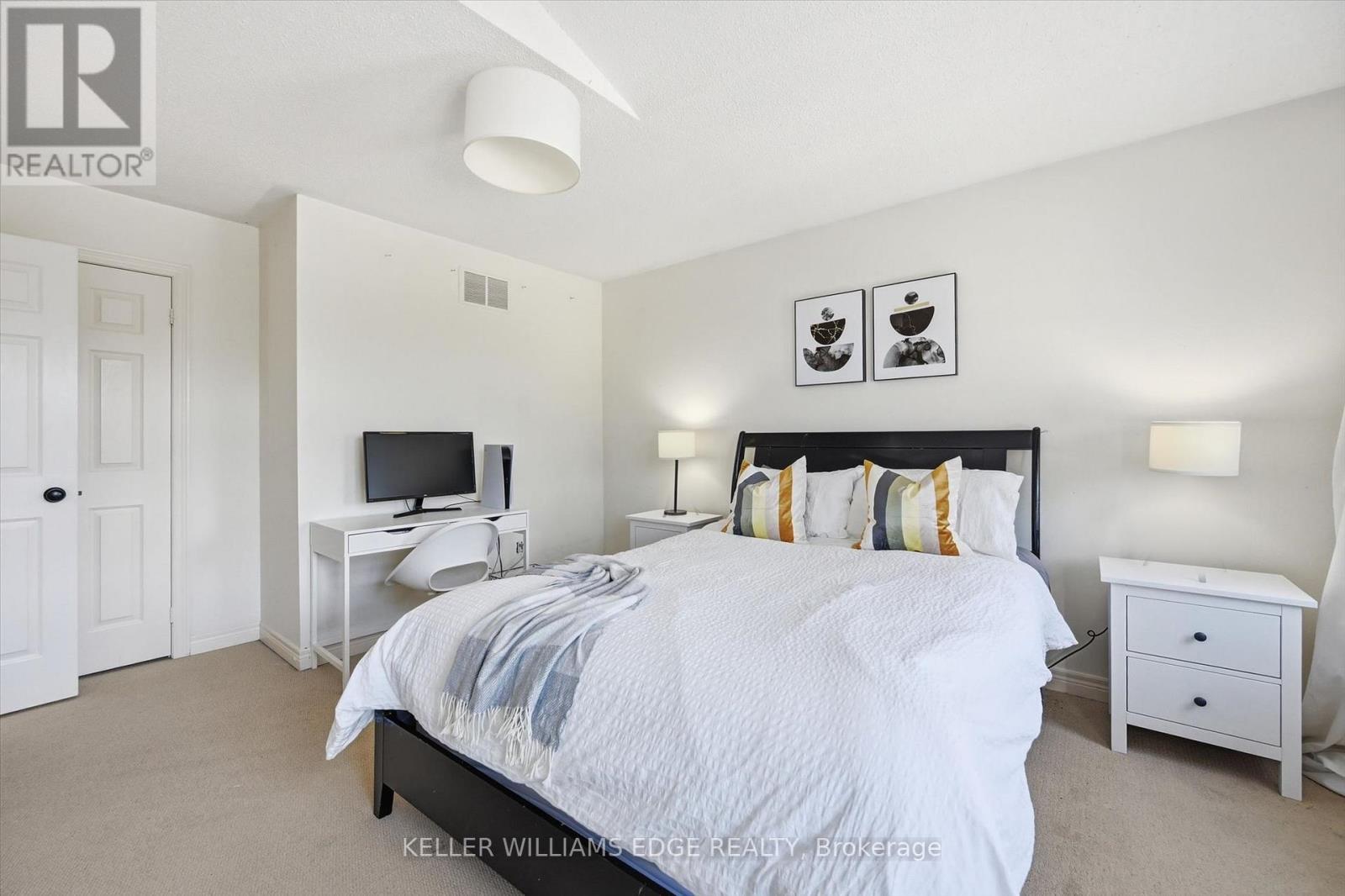 5444 Sundial Road, Burlington, ON - Indoor Photo Showing Bedroom