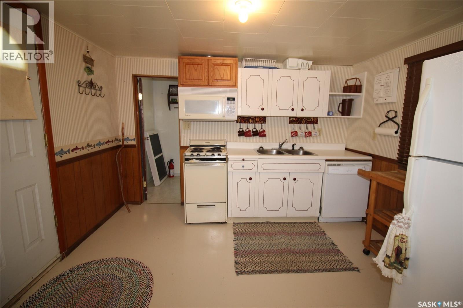 3-5 Springs Drive, Bone Creek Rm No. 108, SK - Indoor Photo Showing Kitchen With Double Sink