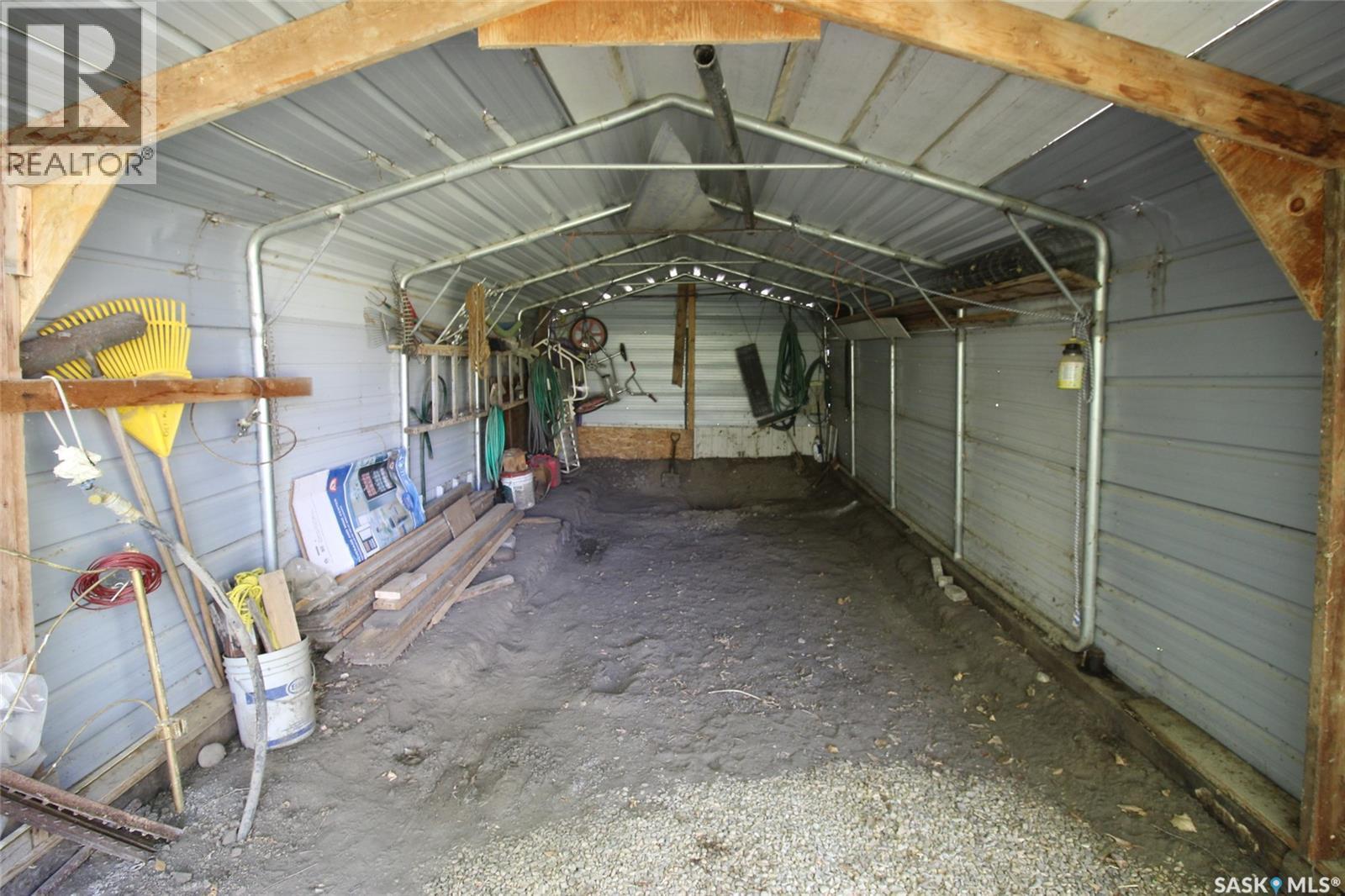 3-5 Springs Drive, Bone Creek Rm No. 108, SK - Indoor Photo Showing Garage