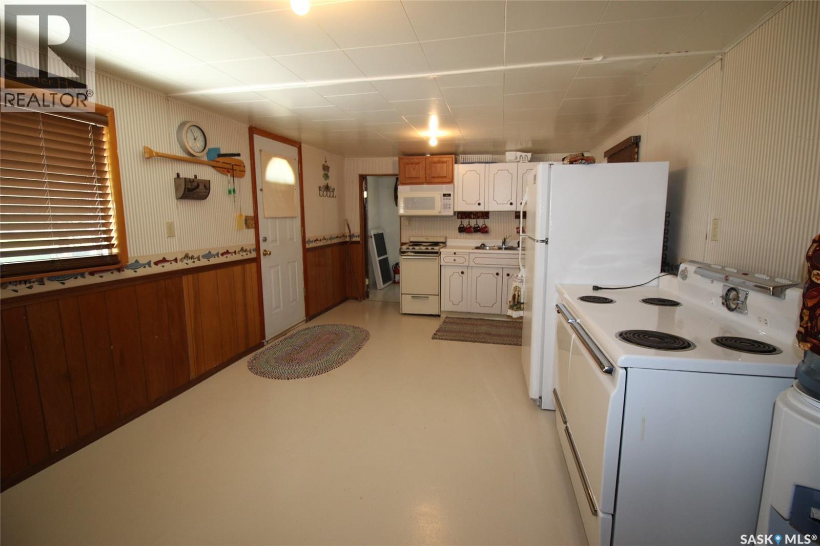 3-5 Springs Drive, Bone Creek Rm No. 108, SK - Indoor Photo Showing Kitchen
