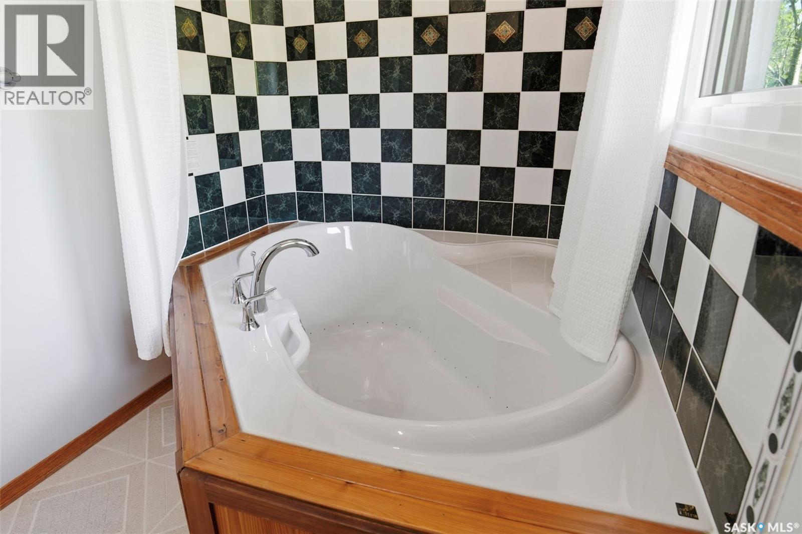 818 Pukwana Drive, Manitou Beach, SK - Indoor Photo Showing Bathroom