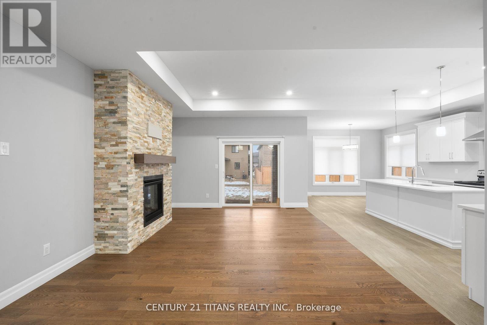 19 Tracy Drive, Chatham-Kent, ON - Indoor With Fireplace