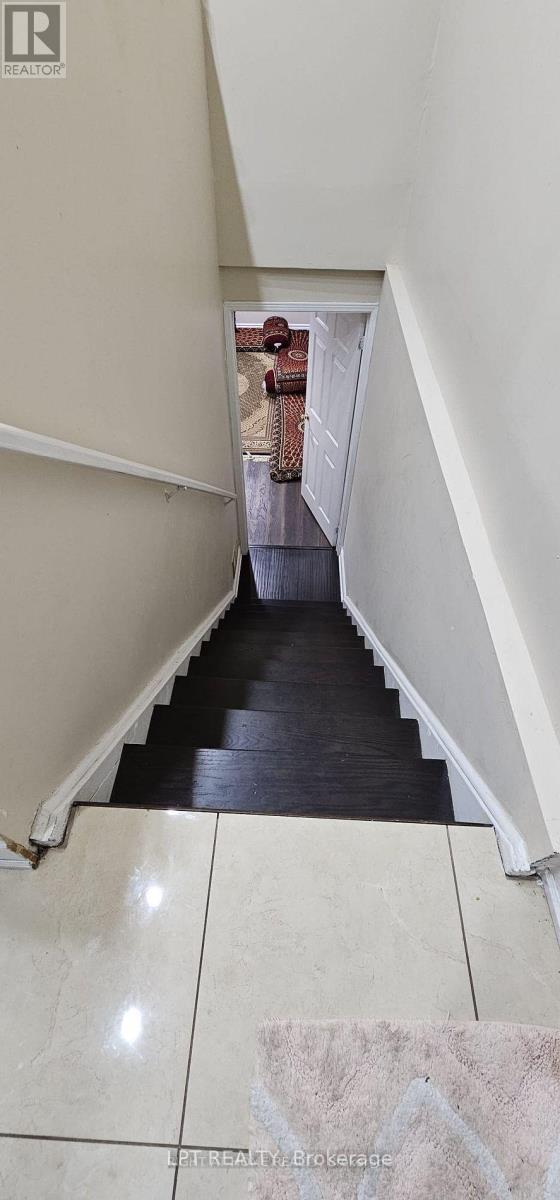 3577 Colonial Drive, Mississauga, ON - Indoor Photo Showing Other Room