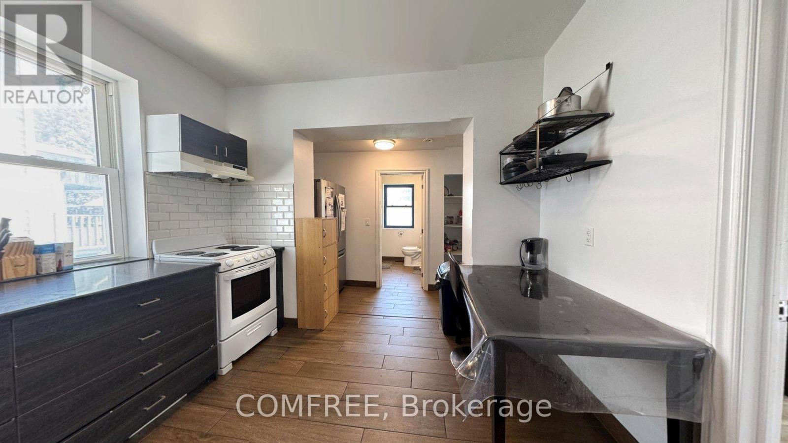 3277 Baby Street, Windsor, ON - Indoor Photo Showing Kitchen