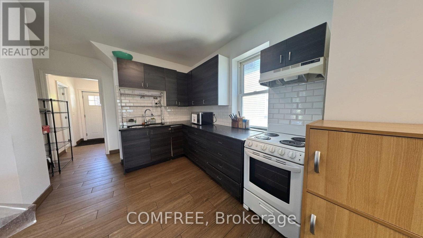 3277 Baby Street, Windsor, ON - Indoor Photo Showing Kitchen