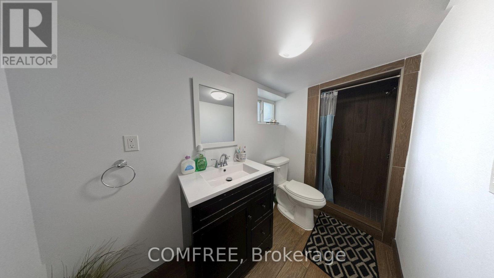 3277 Baby Street, Windsor, ON - Indoor Photo Showing Bathroom