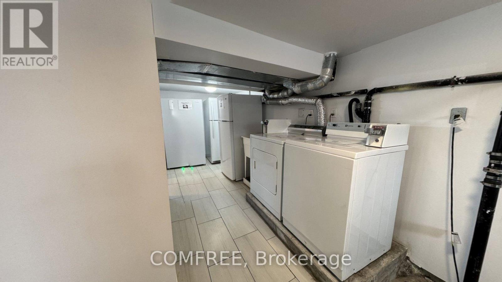 3277 Baby Street, Windsor, ON - Indoor Photo Showing Laundry Room