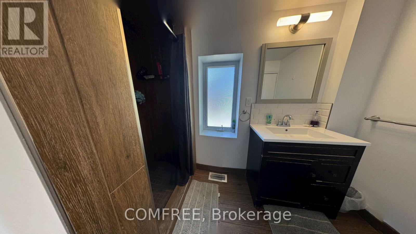 3277 Baby Street, Windsor, ON - Indoor Photo Showing Bathroom