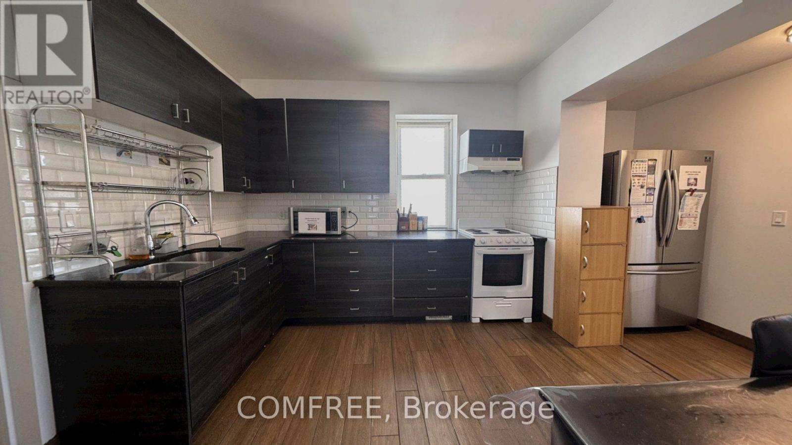 3277 Baby Street, Windsor, ON - Indoor Photo Showing Kitchen With Double Sink