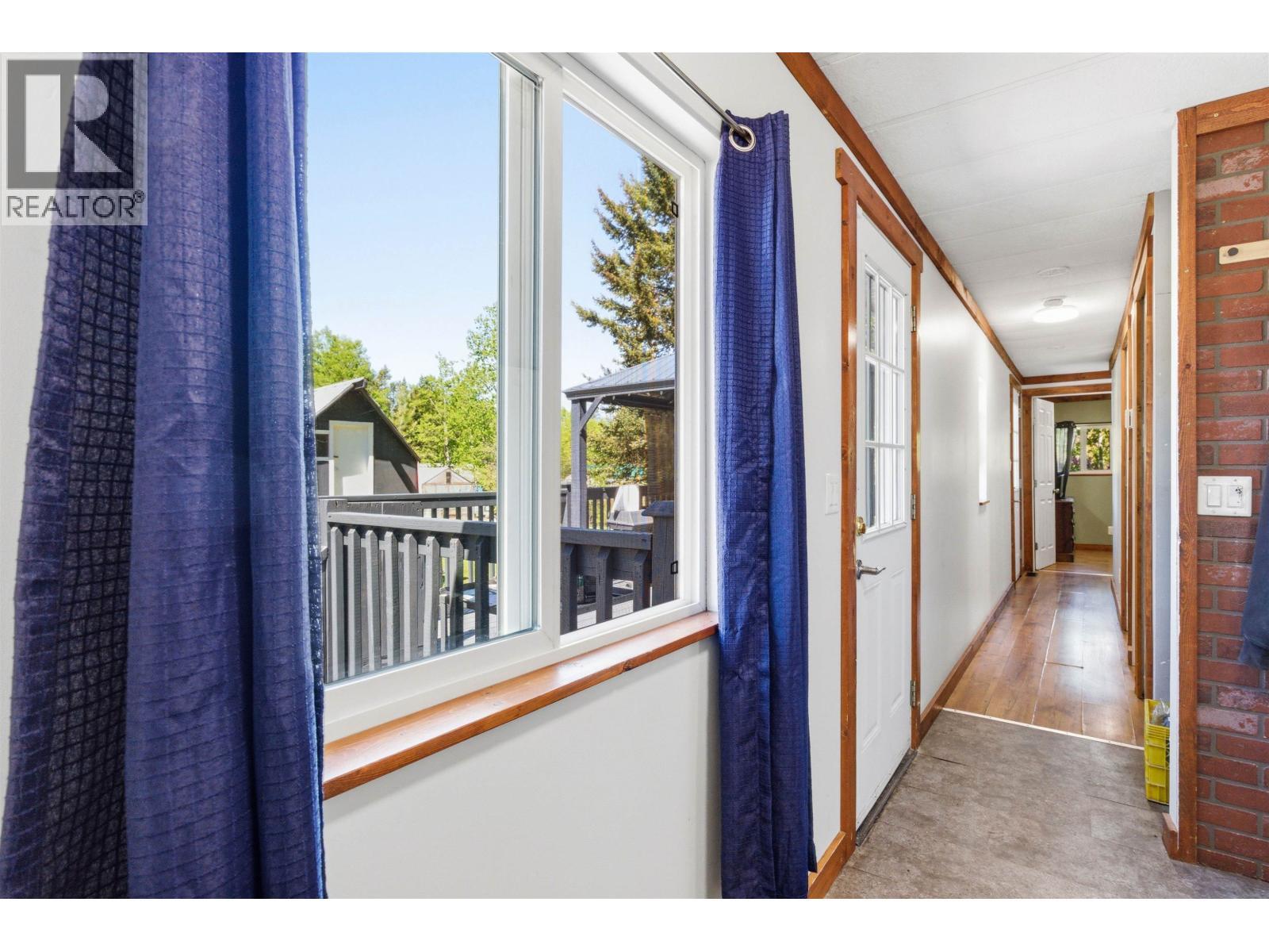 173 Westcoast Road, Williams Lake, BC - Indoor Photo Showing Living Room