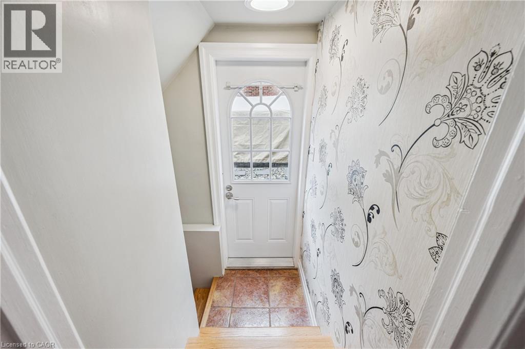 Entryway to lower level - 128 Wilhelm Street, Kitchener, ON - Indoor Photo Showing Other Room