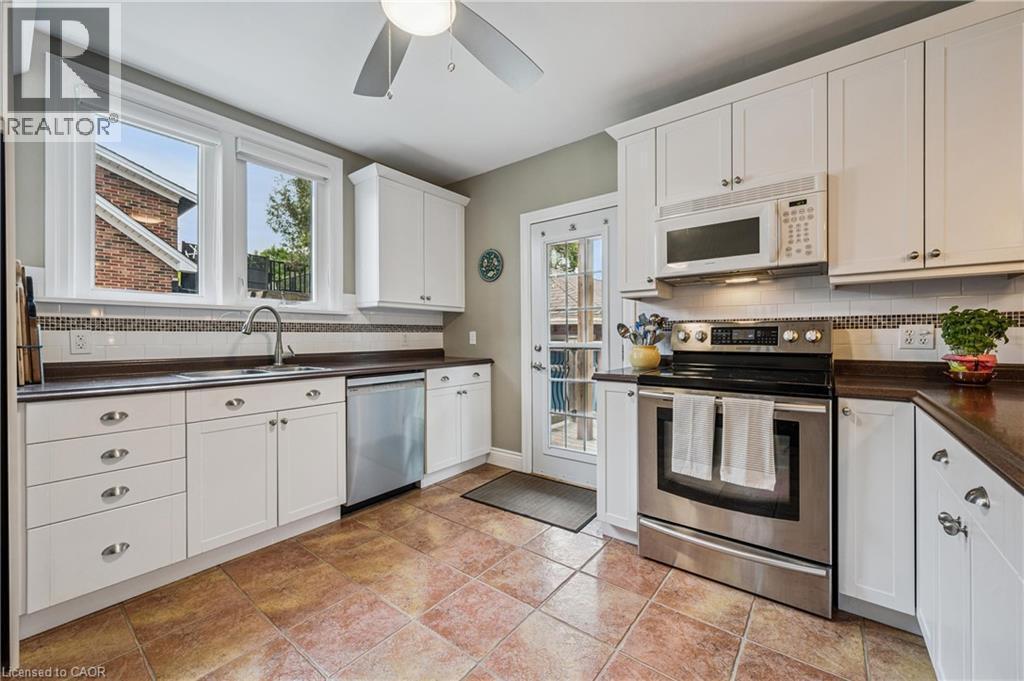 Kitchen with SS appliances - 128 Wilhelm Street, Kitchener, ON - Indoor Photo Showing Kitchen