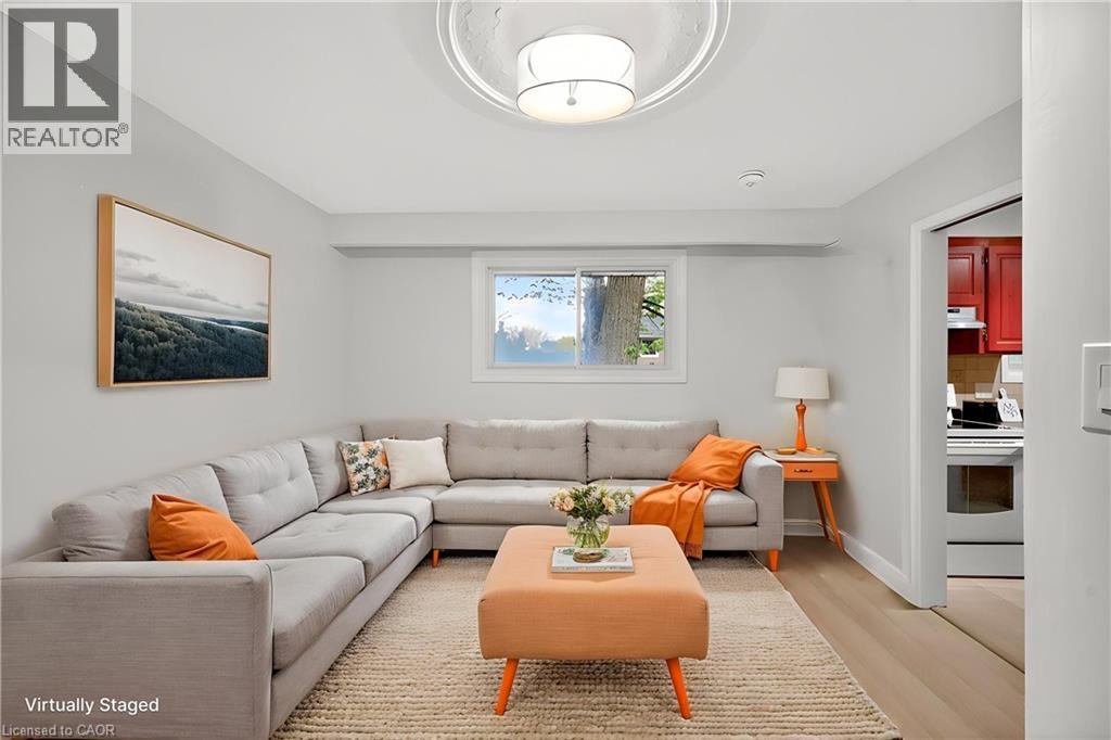 217 Pinegrove Crescent, Waterloo, ON - Indoor Photo Showing Living Room