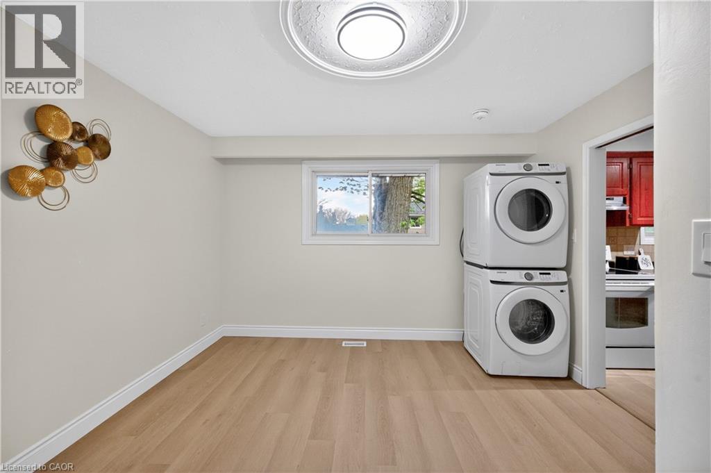 217 Pinegrove Crescent, Waterloo, ON - Indoor Photo Showing Laundry Room