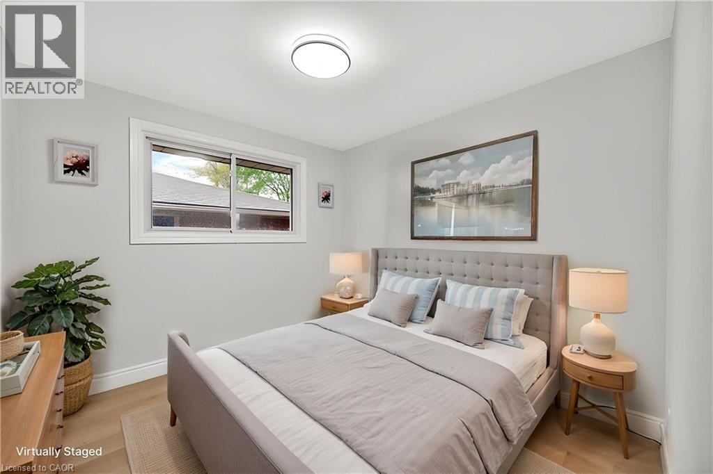 217 Pinegrove Crescent, Waterloo, ON - Indoor Photo Showing Bedroom