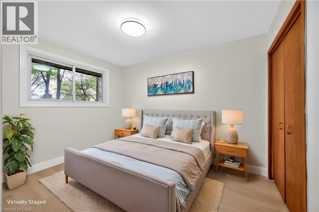 217 Pinegrove Crescent, Waterloo, ON - Indoor Photo Showing Bedroom