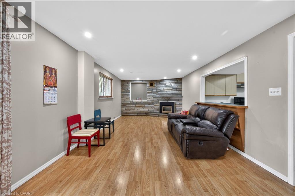 217 Pinegrove Crescent, Waterloo, ON - Indoor With Fireplace