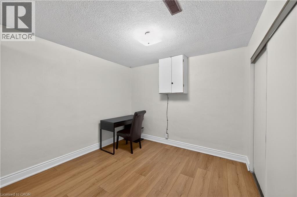 217 Pinegrove Crescent, Waterloo, ON - Indoor Photo Showing Other Room