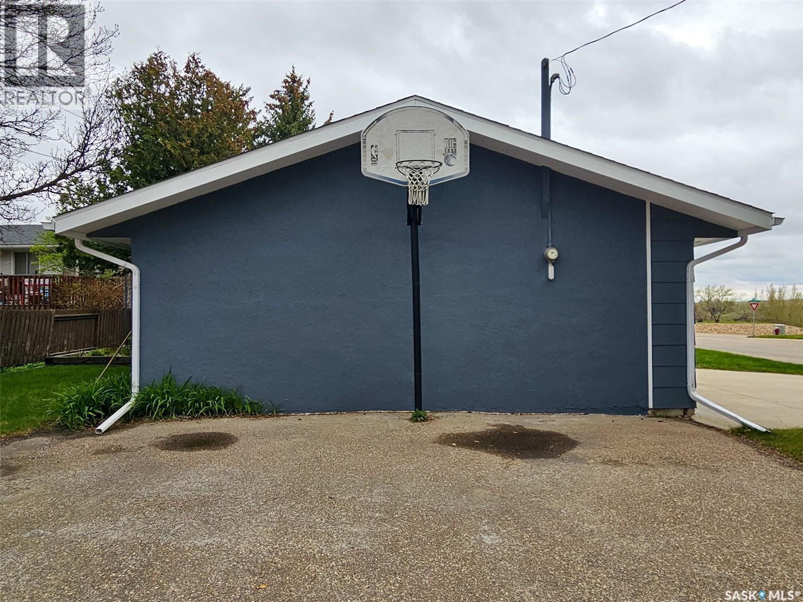 720 Whyte Avenue, Swift Current, SK - Outdoor