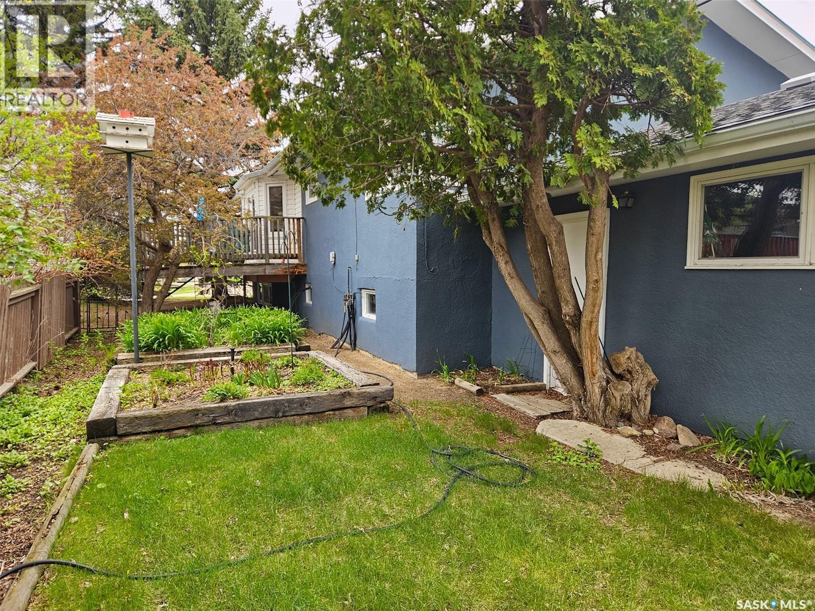 720 Whyte Avenue, Swift Current, SK - Outdoor